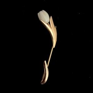 Avon Graceful Tulip Stick Pin